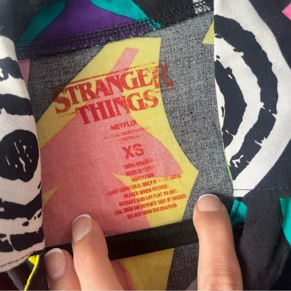Stranger Things Hot Topic Netflix Eleven 80's Button-Up Shirt Costume Top XS - Picture 2 of 3